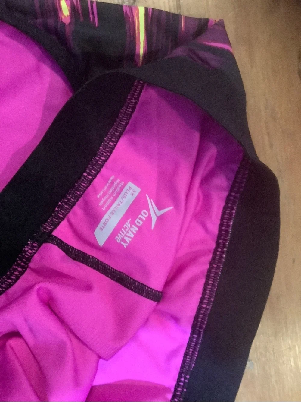 Pink & Black Striped Athletic Sports Bra